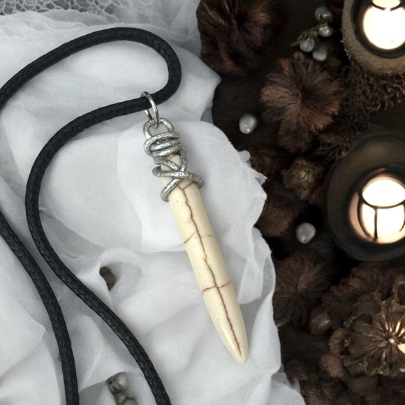 5 For $25💫Alternative Off White Grunge Spike Pendant Necklace - Picture 3 of 3